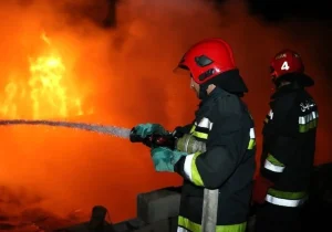 حریق انبار پرس کارتن در جاده محمدشهر