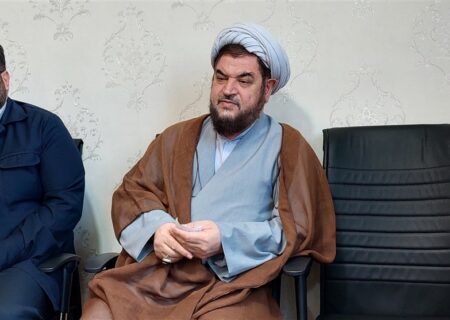 چهره واقعی دشمن که پشت ظاهر فریبنده پنهان است، باید افشا شود