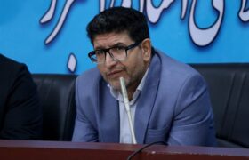 ‌غرب‌زدگی در ویترین فروشگاه‌ها و خیابان‌ها؛ سقوط آرام زبان فارسی‌!