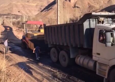 آغاز عملیات آسفالت راه روستایی «کته‌ده – گراب» در طالقان