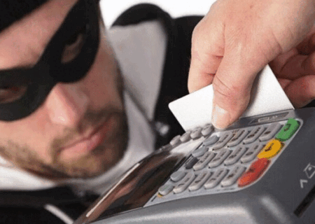 دستبند پلیس البرز بر دستان کلاهبرداران اسکیمری