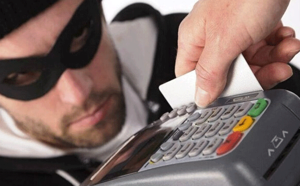 دستبند پلیس البرز بر دستان کلاهبرداران اسکیمری