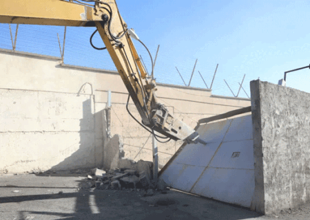 دیوار زندان رجایی‌شهر تخریب شد