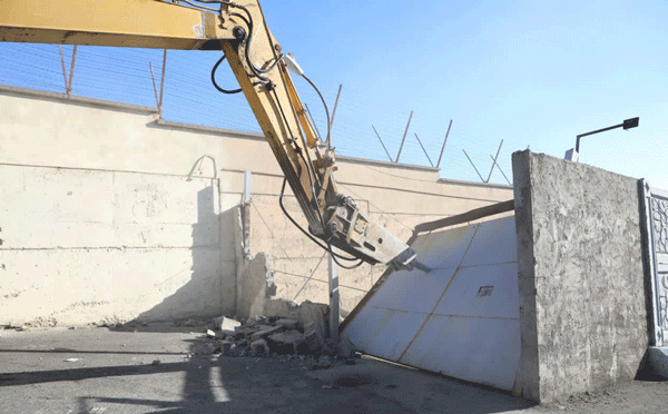 دیوار زندان رجایی‌شهر تخریب شد