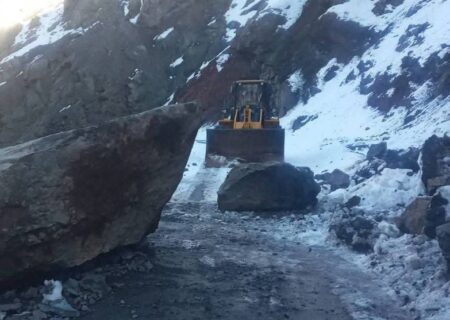 ریزش سنگ در 3 محور روستایی طالقان