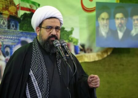 می‌توان منتقد بود، اما در دایره دشمن حرکت نکرد