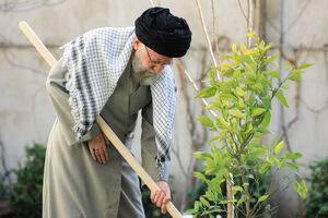 ۱۵ اسفند امسال و دلتنگی برای رهبری که امید می‌کاشت