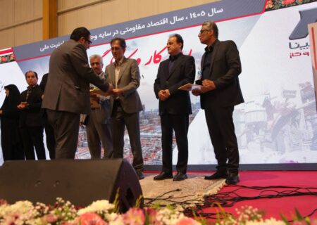 تجلیل از ۳۳ گروه کاری و کارگر نمونه استان البرز انجام شد
