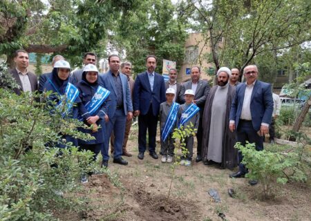 گرامیداشت شهدای میناب با کاشت نهال در مدارس البرز