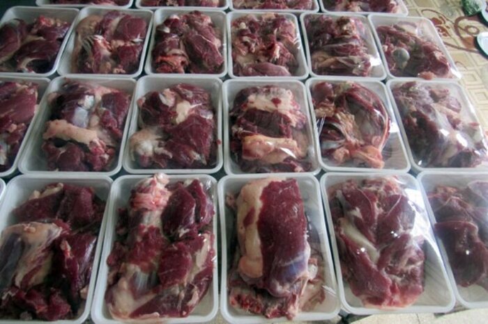توزیع حدود ۲۰ هزار بسته گوشت گرم بین نیازمندان البرز