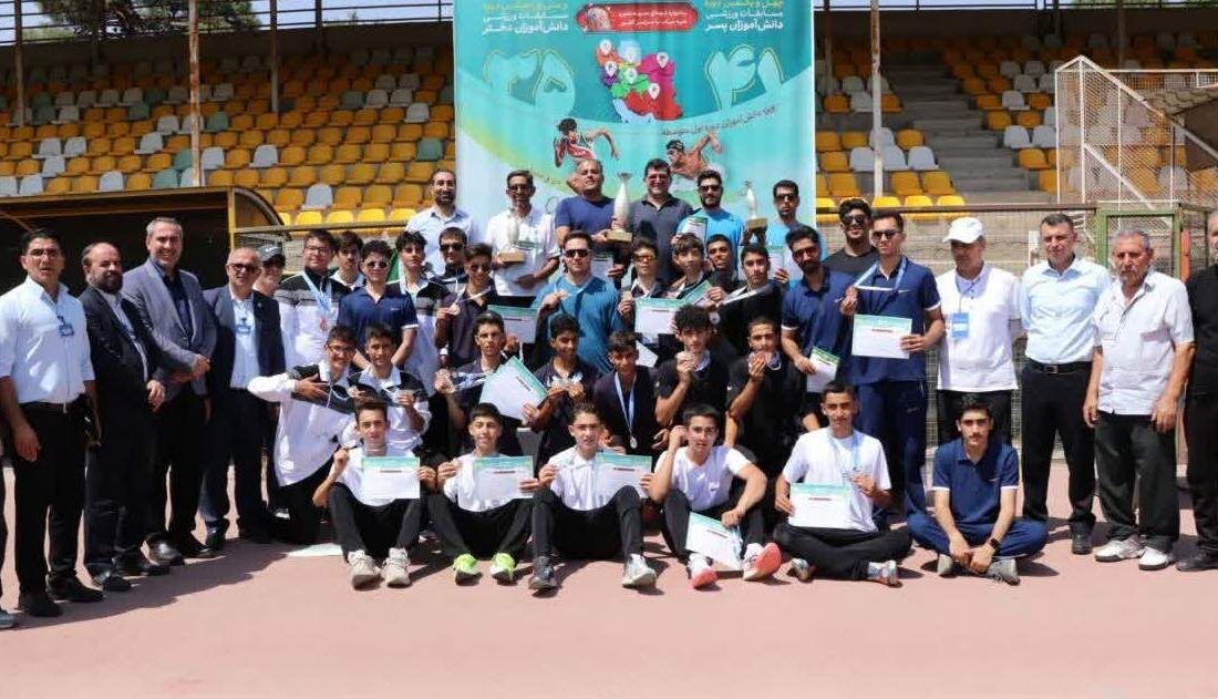 پایان مسابقات شنای دانش‌آموزی قطب ۲ کشور در کرج/ معرفی برترین‌ها