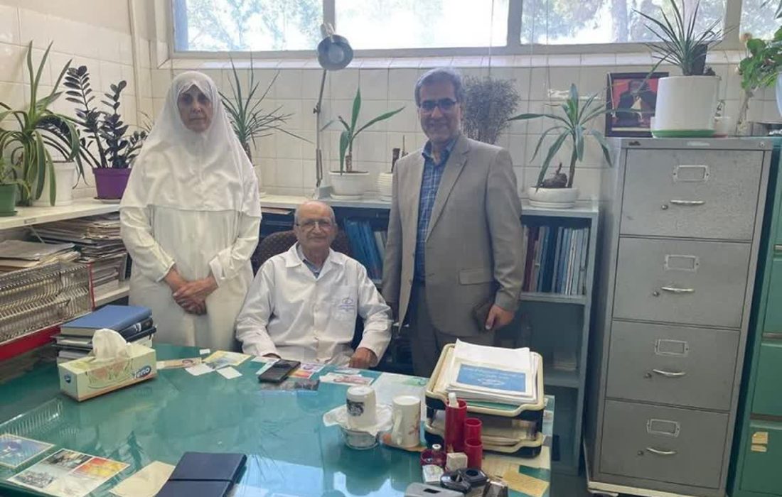 بازدید رئیس موسسه رازی از بخش تولید واکسن سرخک